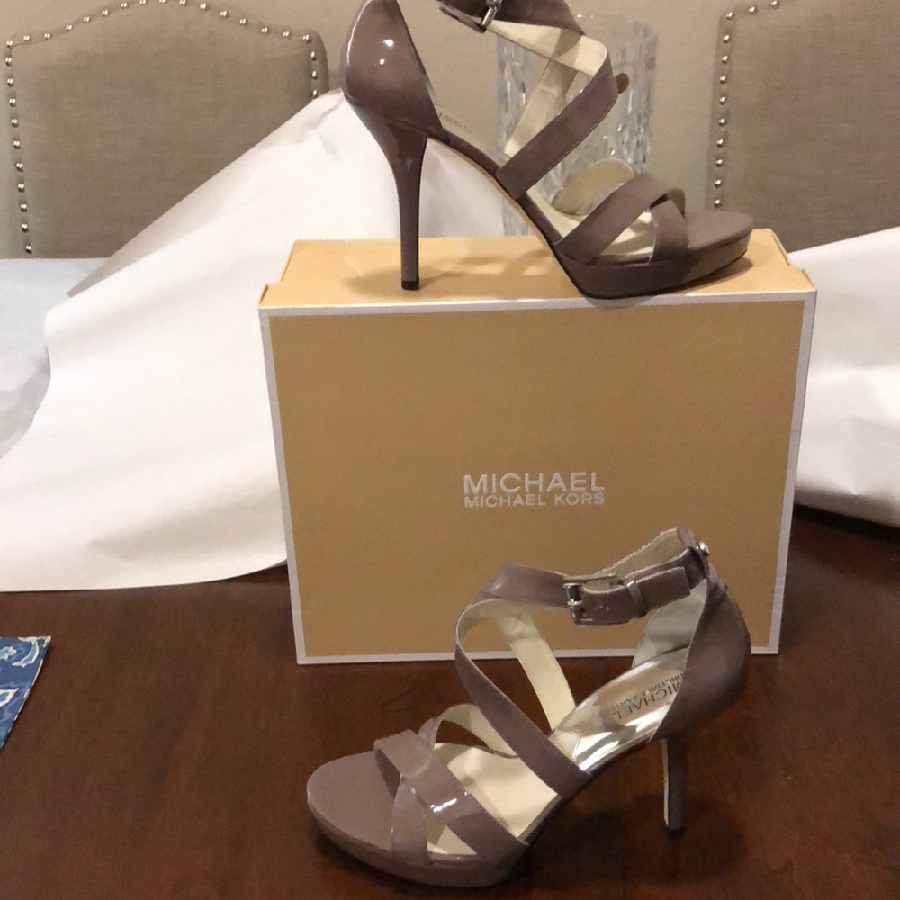 Micheal Kors platform heels 👠